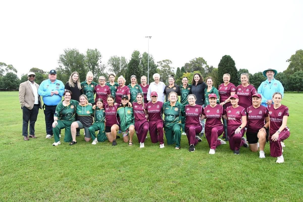 Tina Macpherson with the players and umpires. Supplied.