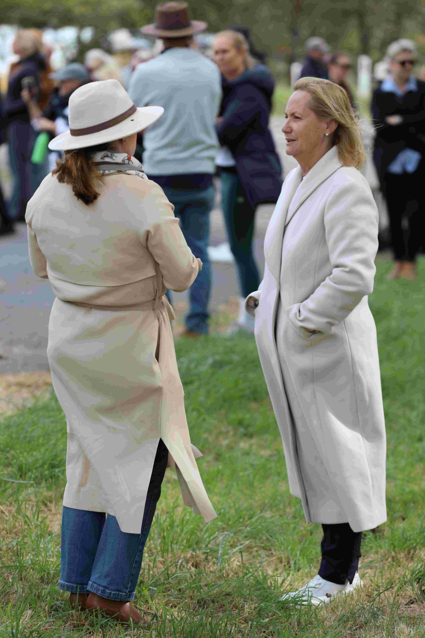 Member for Wollondilly Judy Hannan MP chats with Wingecarribee Shire Councillor Sara Moylan